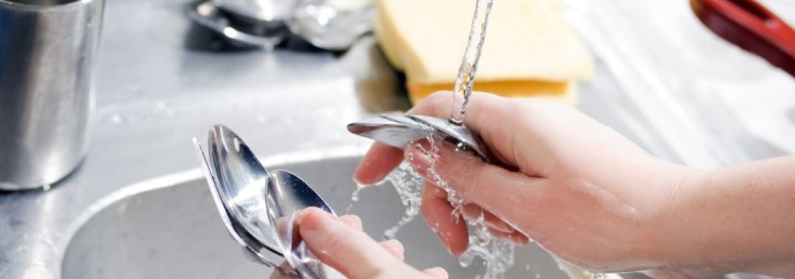 Šta je efikasnije - Pranje posuđa ručno ili u mašini za pranje sudova